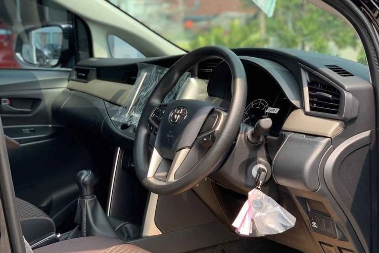 Interior Toyota Kijang Innova Reborn tipe G