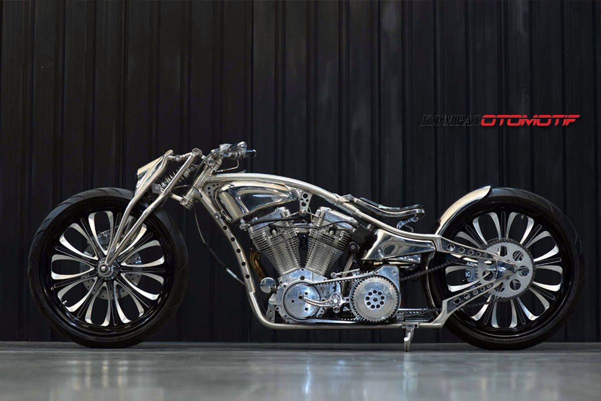 Motor berbasis Harley-Davidson Softail Evolution 1995 yang dibuat menggunakan stainless-steel oleh Kromwork mendapatkan gelar Best Kustom Bike Show di Kustombike 2017.