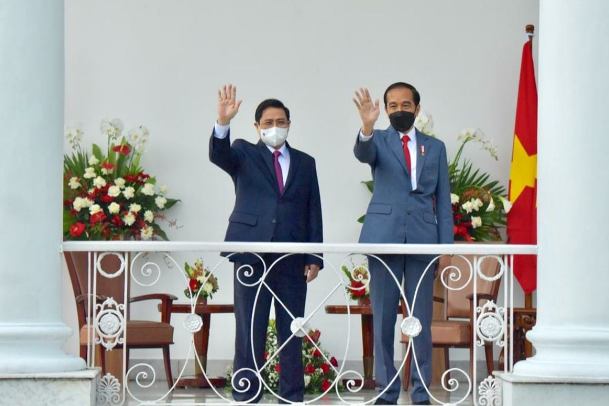 Presiden Joko Widodo bersama Perdana Menteri (PM) Vietnam Ph?m Minh Chính di Istana Kepresidenan Bogor, Jawa Barat, Jumat (23/4/2021). Kedua pemimpin ini menggelar pertemuan bilateral Indonesia-Vietnam pada kunjungan kerja KTT ASEAN -2.   