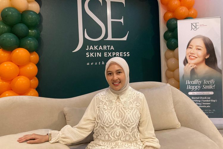 Co-founder Jakarta Skin Express (JSE) Aesthetic sekaligus Hair Transplant Surgeon dr. Dhea Larasasti, MARS, di grand opening JSE Aesthetic di Jalan Mangga Besar IV/I, Taman Sari, Jakarta Barat, Rabu (2/7/2025).