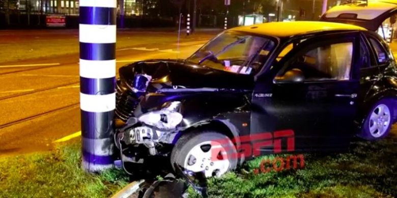 Taksi yang ditumpangi Sergio Aguero mengalami kecelakaan saat menuju bandara di Amsterdam, Kamis (28/9/2017) malam WIB.