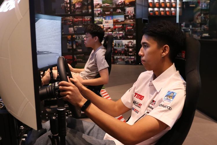 Toyota Gazoo Racing Enthusiast baru-baru ini mengadakan kegiatan bertajuk Beyond Hangout With GR Enthusiast, tepatnya pada hari Minggu (12/11/2023), di GR Garage by Auto 2000 yang berlokasi di Pantai Kita Ruko Soho Ebony Paradise, Daerah Khusus Ibu Kota Jakarta.