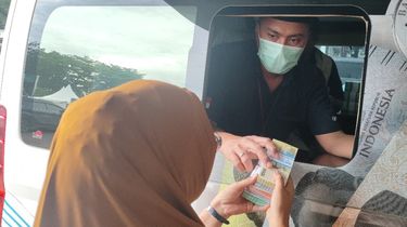 Cerita Pekerja Muda di Kendari Tukar Uang Baru, Pengalaman Pertama yang Bikin Nostalgia