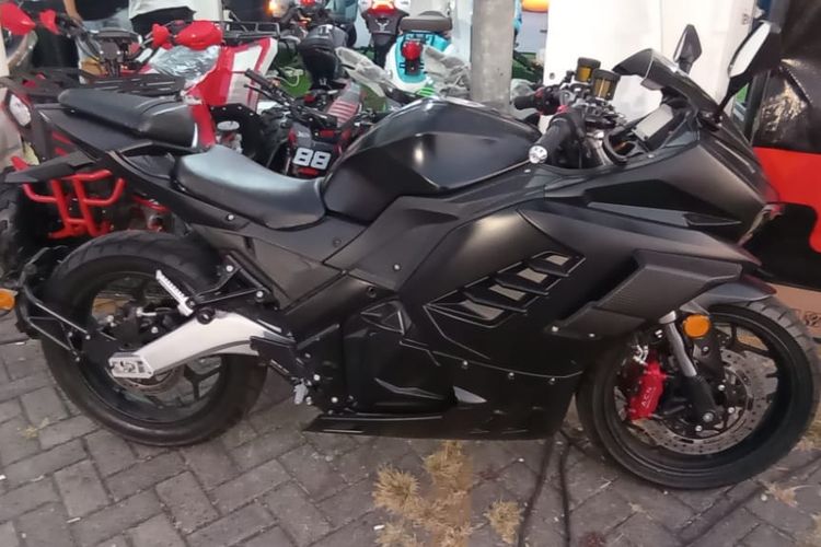 Motor listrik sport dengan kecepatan maksimal 130 Kpj 