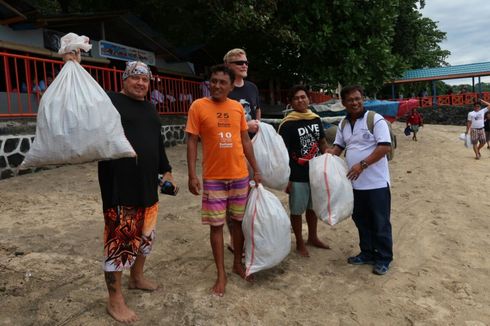 Angkut Sampah di Bunaken, Turis Asal Inggris Dapat Penghargaan