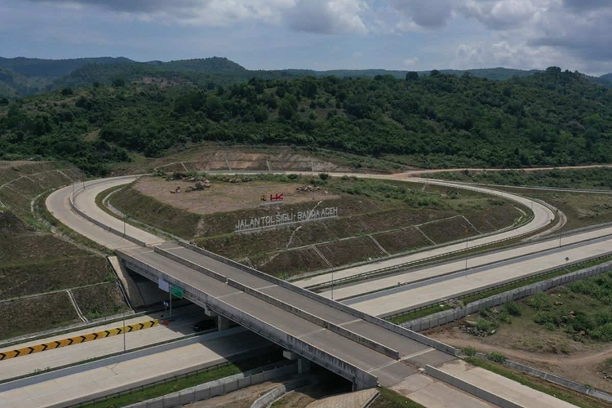 PT Adhi Karya (Persero) Tbk atau ADHI meresmikan empat ruas jalan tol Trans-Sumatera, yakni Tol Sigli-Banda Aceh, di Gerbang Pintu Tol Baitussalam, Senin (9/9/2024).
