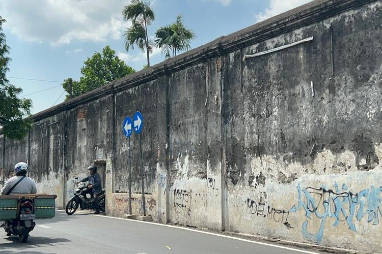 GKR Timoer Sayangkan Aksi Vandalisme Tembok Benteng Keraton Solo, Sebut Masyarakat Kurang Edukasi