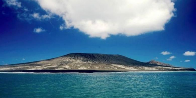 Pulau ini terbentuk setelah sebuah gunung api dasar laut meletus.