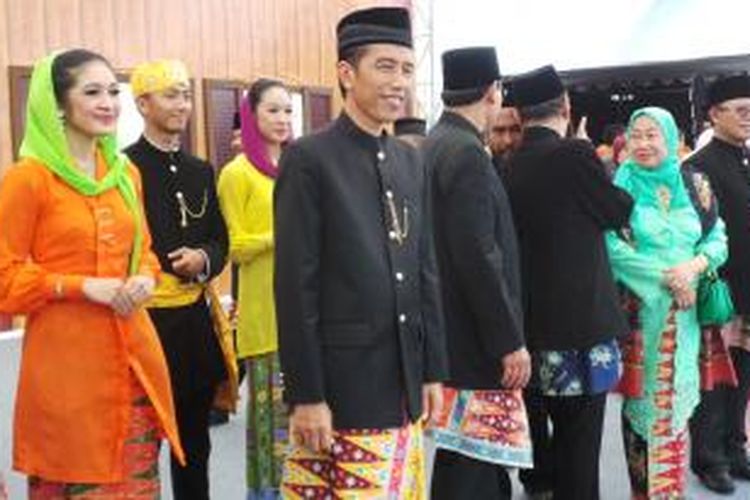 Gubernur DKI Jakarta Joko Widodo saat membuka lebaran betawi, di Silang Monas, Jakarta, Minggu (1/9/2013).