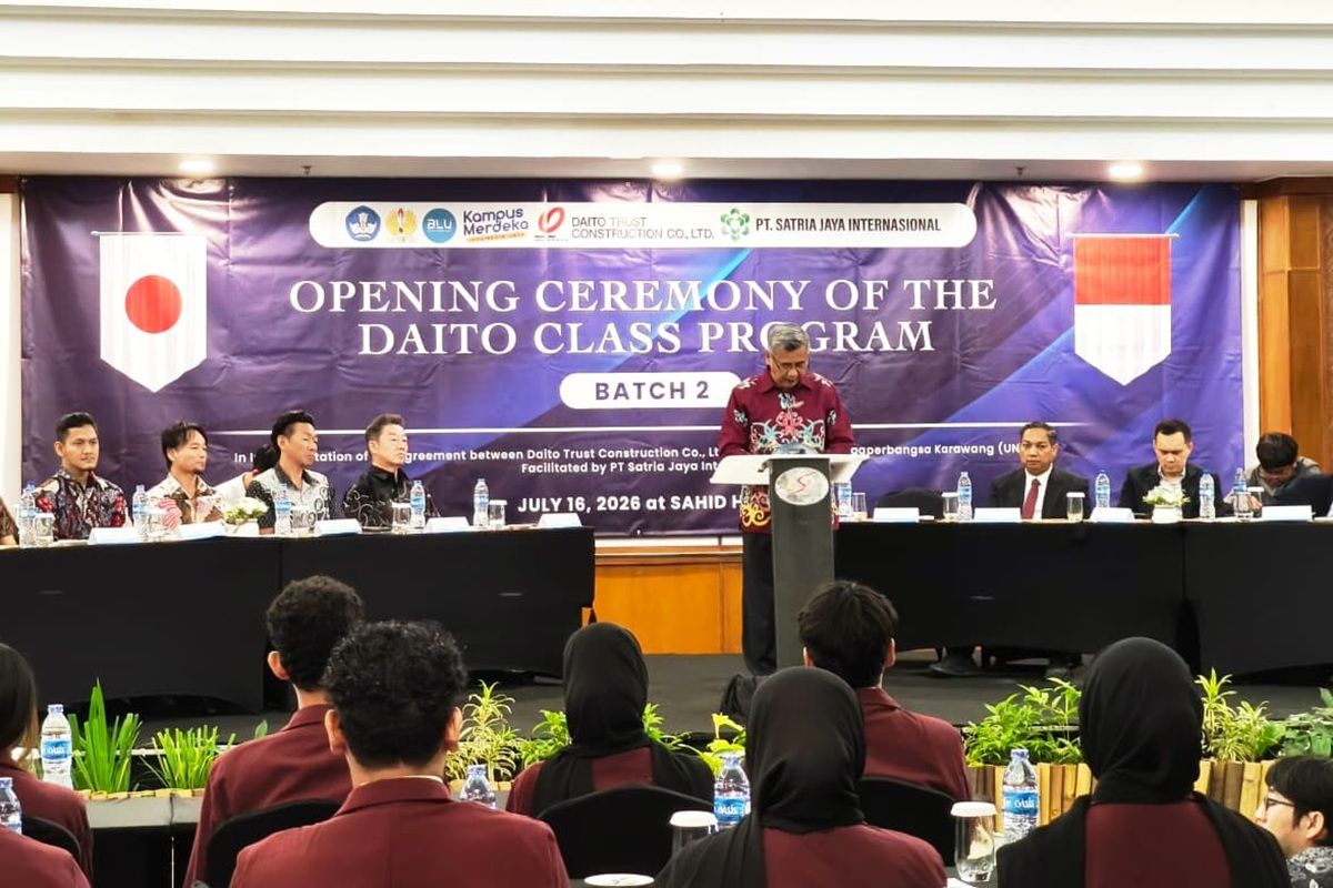Rektor Universitas Singaperbangsa Karawang Ade Maman Suherman membuka program Daito Class Batch 2 di Grand Sahid Jaya Hotel, Jakarta, Kamis (16/7/2026).