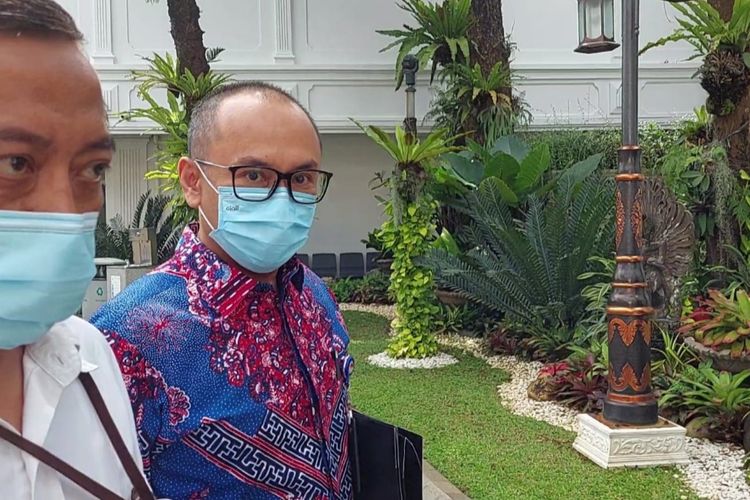 Kepala Pusat Pelaporan dan Analisis Transaksi Keuangan (PPATK) Ivan Yustiavandana saat datang di Istana Kepresidenan, Jakarta pada Senin (27/3/2023).