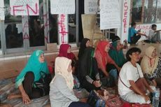 Tuntut Ganti Rugi Lahan, Puluhan Warga Menginap di Gedung DPRD Sultra 