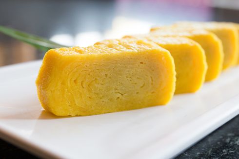 10 Cara Membuat Tamago Sushi atau Nasi Kepal Telur Dadar Gulung