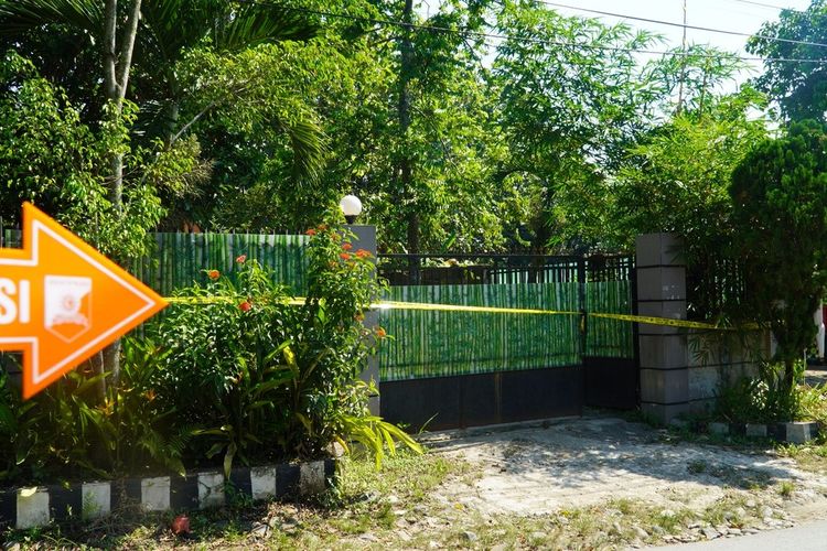 Rumah penampungan korban TPPO di Bogor yang digerebek aparat Polda Lampung, Rabu (15/6/2023). Para korban ditampung di rumah ini sebelum dipindahkan ke Lampung.