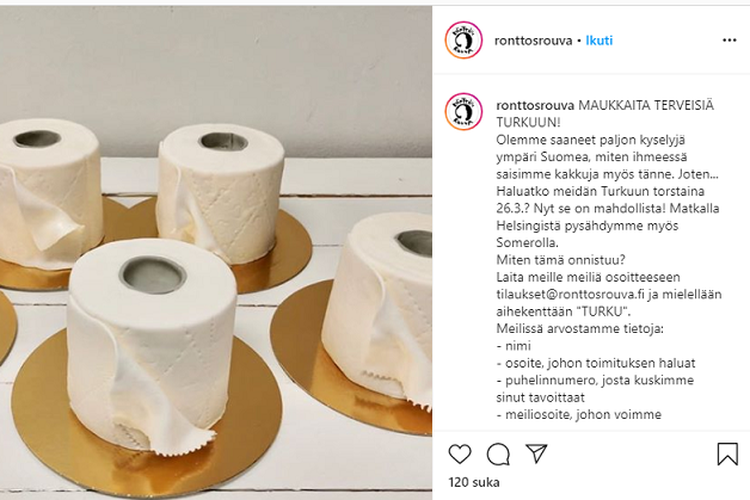 Kue berbentuk seperti gulungan tisu toilet.
