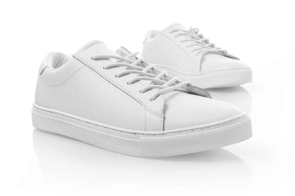Ilustrasi sepatu putih