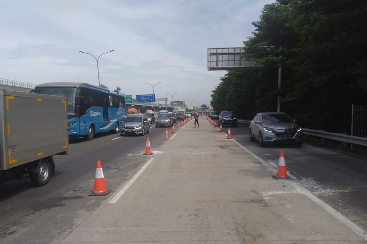 Pekerjaan jalan di Tol Jagorawi