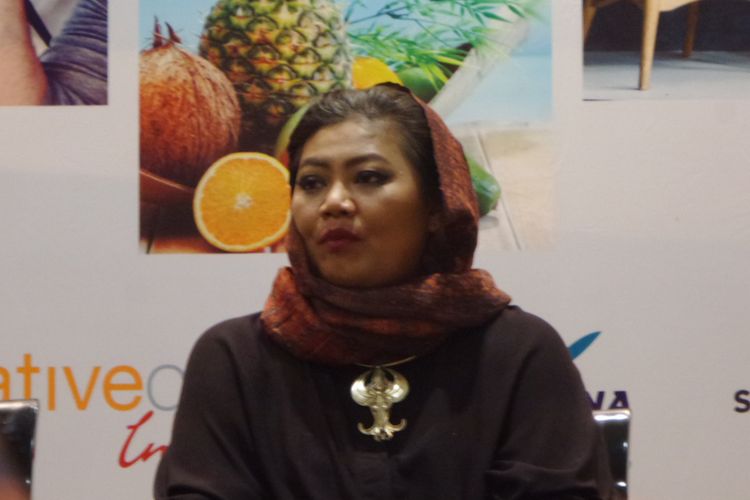 Desainer dan Founder Batik Chic, Novita Yunus