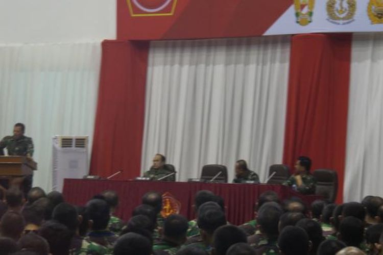 Panglima TNI Jenderal TNI Gatot Nurmantyo buka Apel Komandan Satuan TNI Tahun 2017 di Markas Divisi Infanteri I/Kostrad, Cilodong, Jawa Barat, Rabu (25/1/2017).
