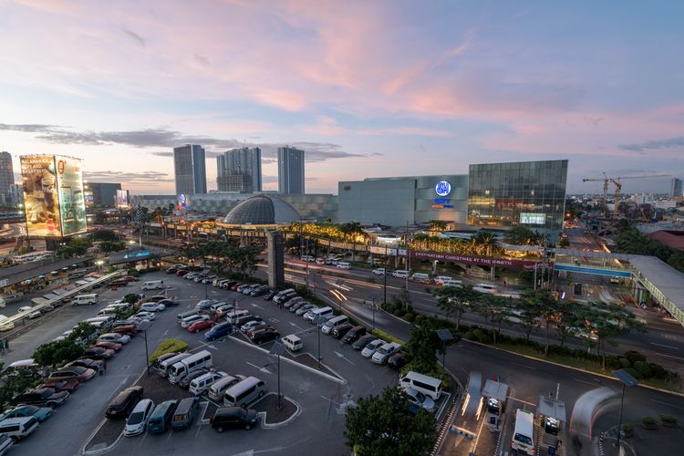 SM City North EDSA, salah satu mal terbesar di dunia.