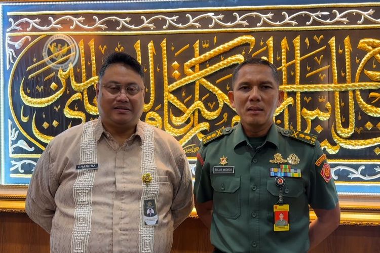 Direktur Bina Petugas Haji Reguler Kemenhaj Chandra Sulistio Reksoprodjo dan Anggota Tim Pokja Diklat PPIH 2026 M, Letkol Arm Tulus Widodo.