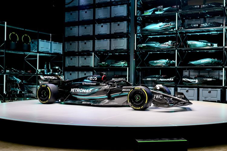 Mercedes resmi meluncurkan mobil balap Formula 1, Mercedes W14 untuk musim balap 2023. 