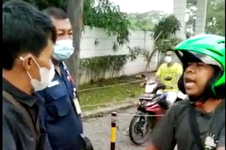 Seorang pria di Kabupaten Serang, Banten menolak memakai masker saat akan masuk kedalam kawasan perusahaan. Penolakan tersebut karena tidak percaya ada Covid-19.