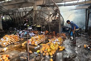 Tak Sempat Selamatkan Dagangan saat Kebakaran, Pedagang Pasar Induk Kramat Jati: Duit Saja Tidak