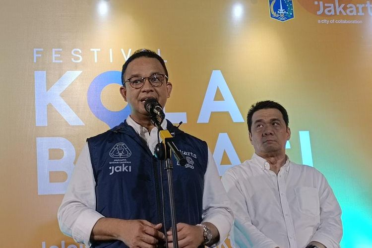 Gubernur DKI Jakarta Anies Baswedan dan Wakil Gubernur Ahmad Riza Patria saat hadir dalam acara Festival Kolaborasi yang digelar di Kawasan Kota Tua, Jakarta Barat, Minggu (2/10/2022). 