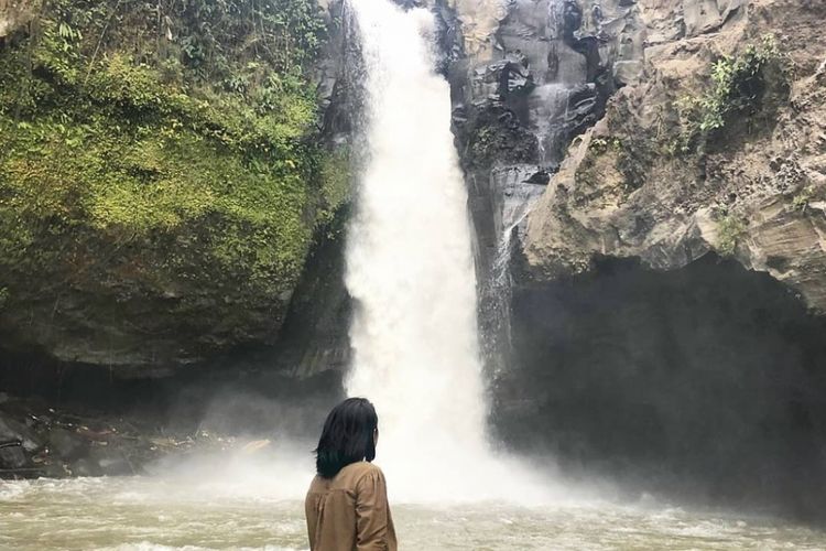 Spot instagramable di Tegenungan Waterfall yang terletak di Desa Kemenuh, Kecamatan Sukawati, Kabupaten Gianyar, Bali. 