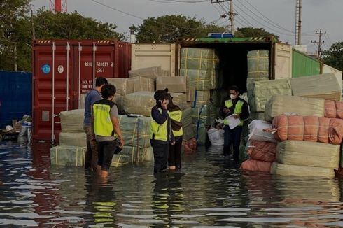 Terdampak Banjir Rob, Kegiatan Produksi Perusahaan di Pelabuhan Semarang Terganggu