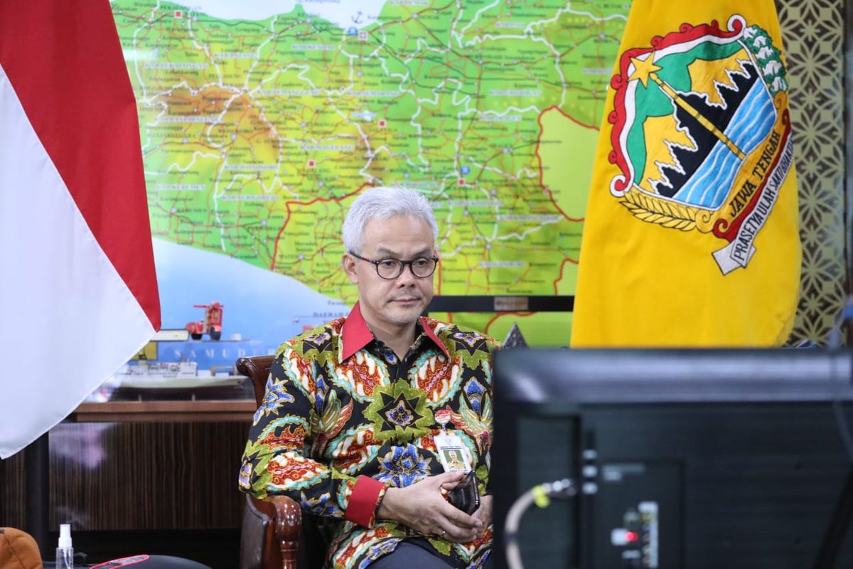 Gubernur Jawa Tengah (Jateng) Ganjar Pranowo menghadiri acara penghargaan dari Komisi Pemberantasan Korupsi (KPK) dalam peringatan Hari Antikorupsi Sedunia (Hakordia) 2020 secara daring, Rabu (16/12/2020)