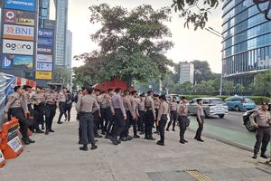 Ratusan Polisi Bersiap Blokade Massa Demo di Thamrin Arah Bundaran HI
