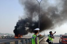 Mobil Innova Terbakar di Tol Pandaan-Gempol