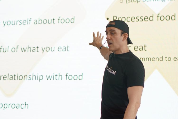 JJ Sweeney, pakar kebugaran yang juga CEO Paradigm Fitness, Jakarta, saat memaparkan tentang beragam jenis puasa untuk kesehatan.