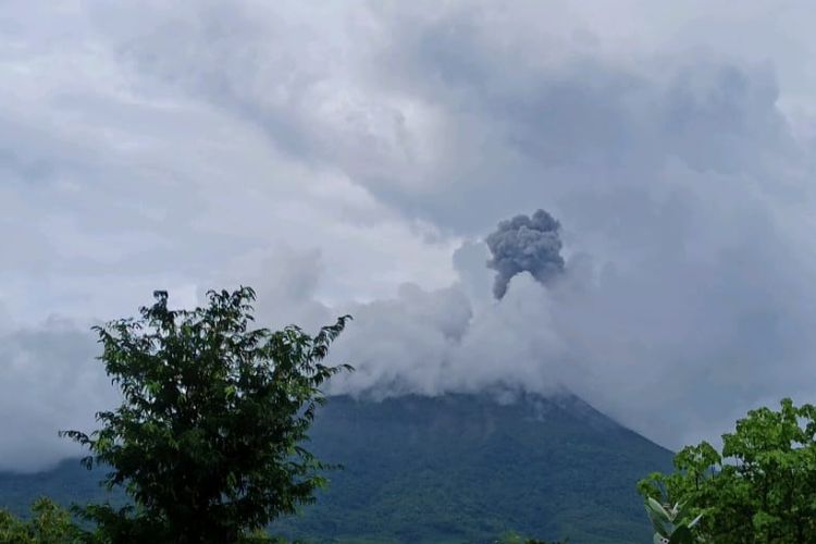 Gunung Ile Lewotolok meletus pada Kamis (7/4/2024) pukul 13.29 Wita