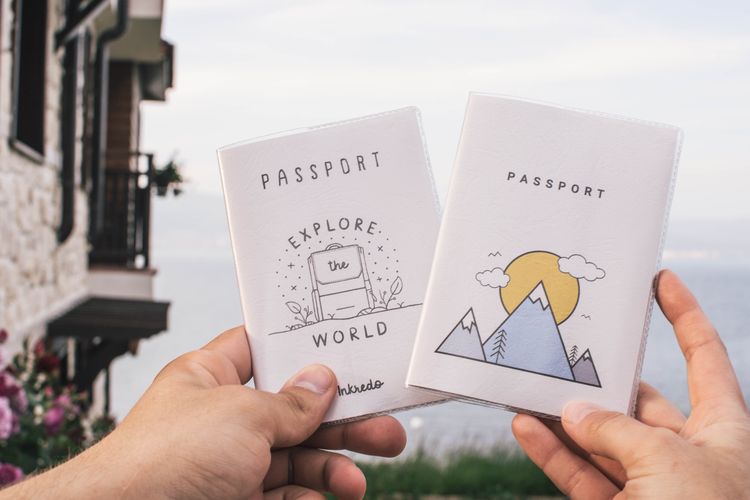 Ilustrasi paspor untuk anak