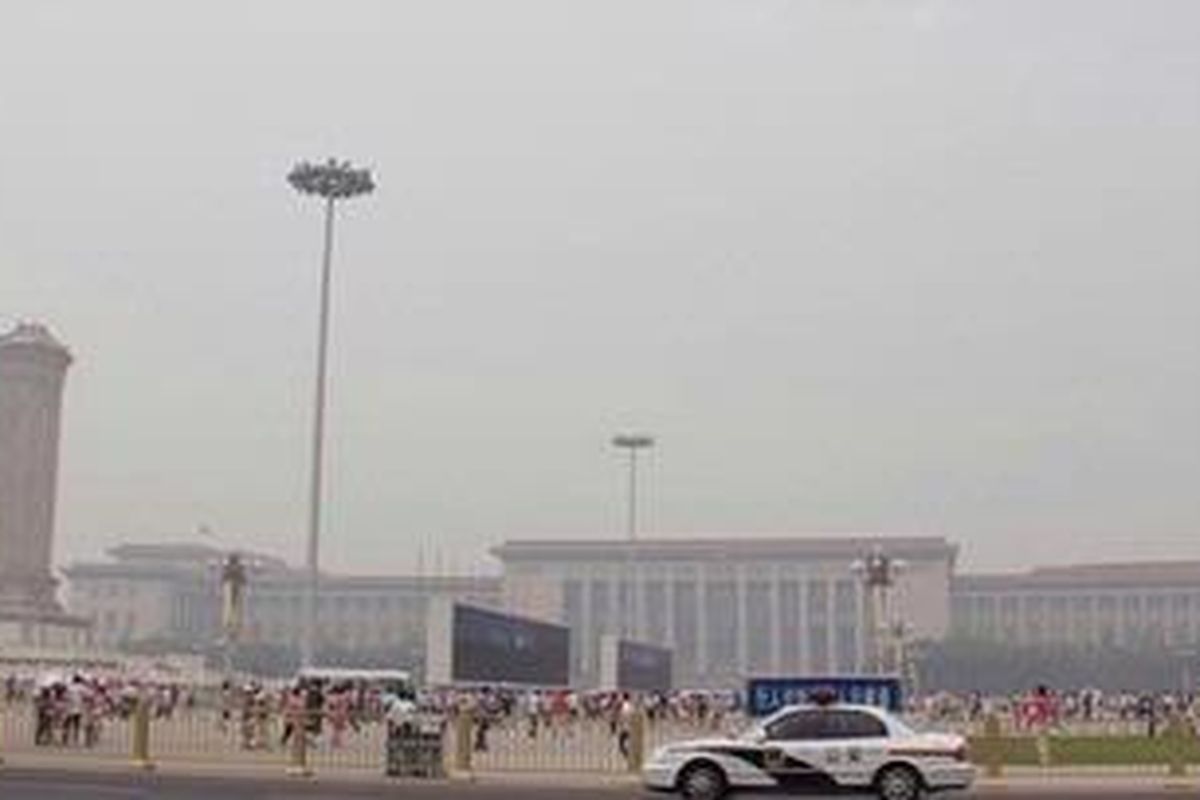 Suasana di Tiananmen Square, Beijing, China. Foto diambil awal Juli 2010