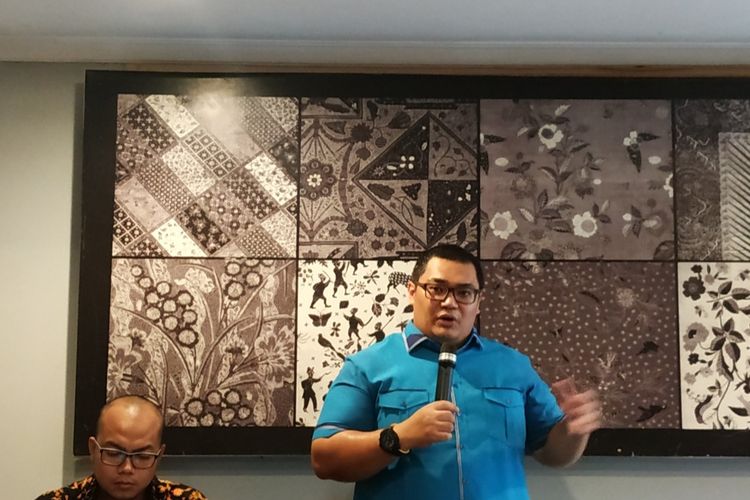 Direktur Eksekutif Median, Rico Marbun, saat pemaparan hasil rilis survei soal Pilkada Kota Solo 2020 di Cikini, Jakarta Pusat, Senin (16/12/2019).