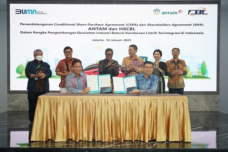 Penandatanganan Conditional Share Purchase Agreement (CSPA) dan Shareholders Agreement (SHA) antara PT Antam dan HKCBL dalam rangka Pengembangan Ekosistem Industri Baterai Kendaraan Listrik Terintegrasi di Indonesia, Senin (16/1/2023). 