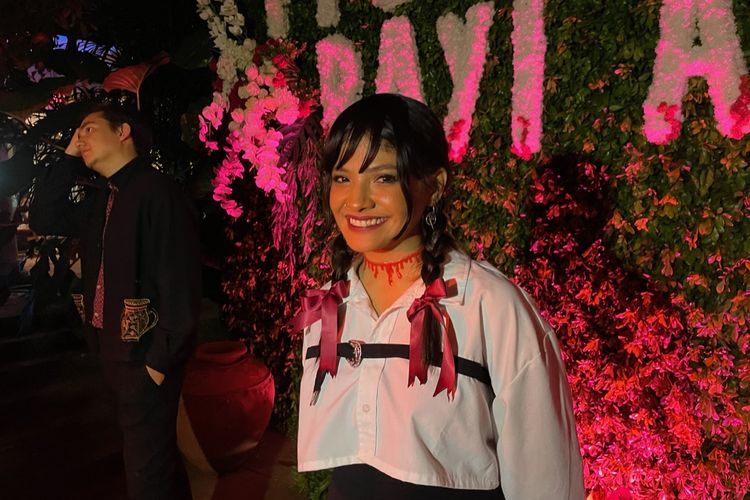Jadi Perempuan Hamil di Film Bayi Ajaib, Sara Fajira Dibantu oleh Ibunya 
