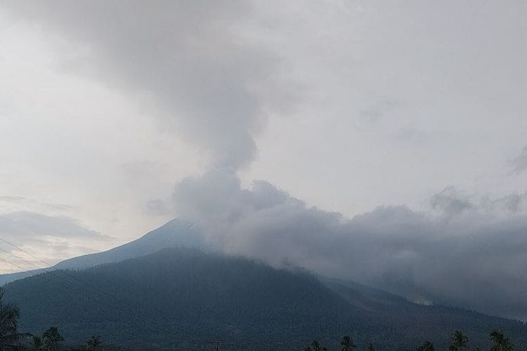 Visual Gunung Lewotobi Laki-laki pada Rabu (18/6/2025) pagi