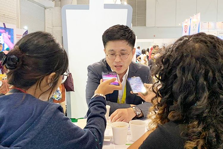 Managing Director SUHYUP Lee Dong Jun saat diwawancarai di SIAL InterFood 2019 di Jiexpo Kemayoran, Jakarta.