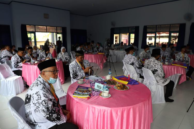 Konferensi Kerja PGRI Kabupaten Purworejo Tahun 2022 dihadiri Kepala Dindikbud Wasit Diono, Ketua PGRI Purworejo Irianto Gunawan, para pengurus serta pimpinan cabang PGRI Kecamatan Se Kabupaten Purworejo. 