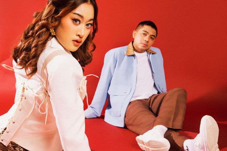 Ade Govinda dan Aisha Retno berkolaborasi dalam sebuah lagu berjudul Semoga Saja.