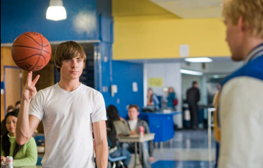 Zac Efron dalam film 17 Again (2009).