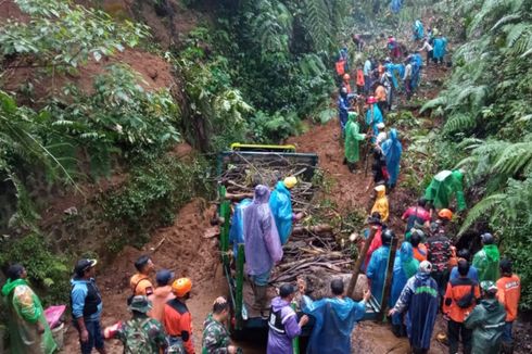 Evakuasi Material Longsor Terkendala Cuaca, Akses Banyuwangi-Bondowoso via Gunung Ijen Masih Tutup