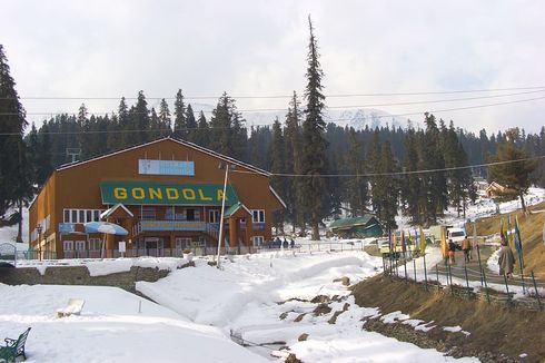 Resort Ski Gulmarg di India Kehilangan Salju akibat Cuaca Kering