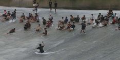 Viral Anak-anak “Surfing”di Bendungan BKB, Mbak Ita Minta Masyarakat Tetap Waspada