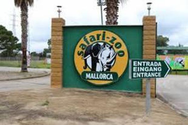 Gerbang Taman Safari Sa Coma Majorca, Spanyol.